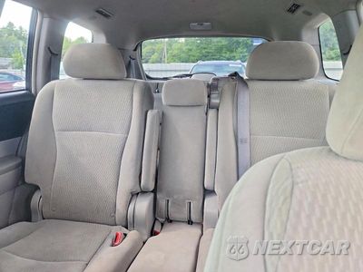 Zdjęcie 10 z 13 samochodu: 2010 TOYOTA HIGHLANDER BASE VIN:5TDBK3EH9AS031216 - miniatura