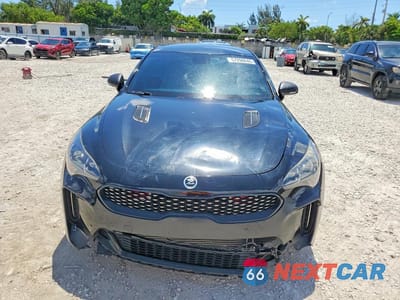 Piąte zdjęcie samochodu w środku: 2019 KIA STINGER GT VIN:KNAE35LC0K6068344 - miniatura