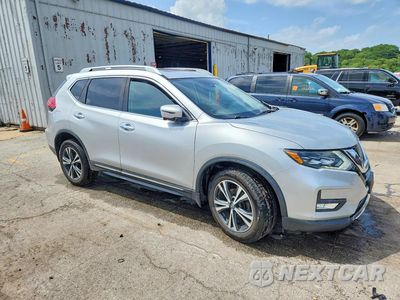 Czwarte zdjęcie samochodu z boku: 2017 NISSAN ROGUE SV/SL VIN:5N1AT2MV1HC742409 - miniatura