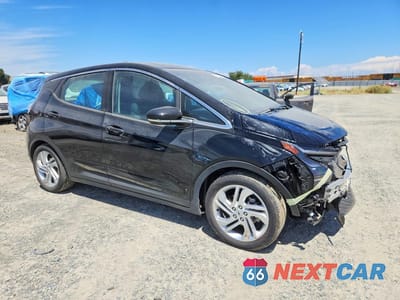 Czwarte zdjęcie samochodu z boku: 2023 CHEVROLET BOLT EV 1LT VIN:1G1FW6S00P4168113 - miniatura