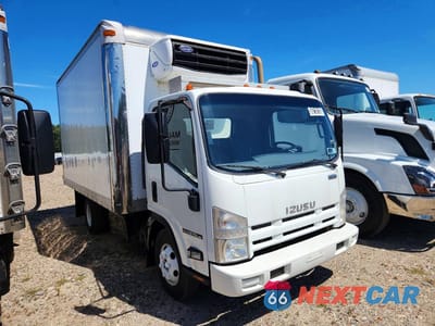 Czwarte zdjęcie samochodu z boku: 2014 ISUZU NPR REFRIGERATED BOX TRUCK VIN:JALC4W162E7003051 - miniatura