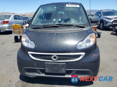 Piąte zdjęcie samochodu w środku: 2016 SMART FORTWO VIN:WMEEJ9AA5GK844839 - miniatura