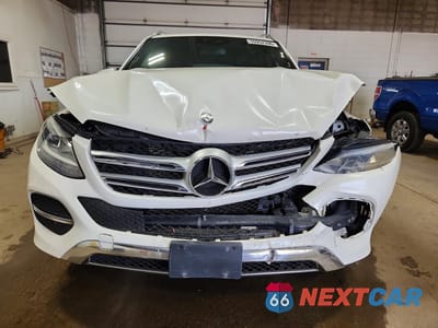 Piąte zdjęcie samochodu w środku: 2016 MERCEDES-BENZ GLE 350 4MATIC VIN:4JGDA5HB9GA743211 - miniatura