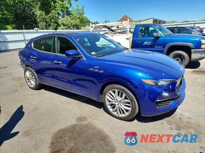 Czwarte zdjęcie samochodu z boku: 2022 MASERATI LEVANTE BASE VIN:ZN661XUA5NX402337 - miniatura