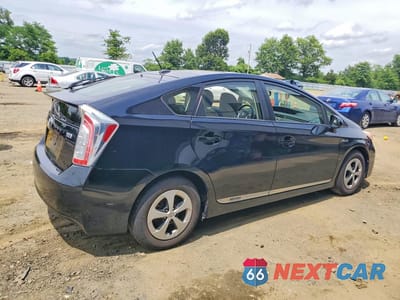 Trzecie zdjęcie samochodu z tyłu: 2015 TOYOTA PRIUS FOUR VIN:JTDKN3DU3F1908664 - miniatura