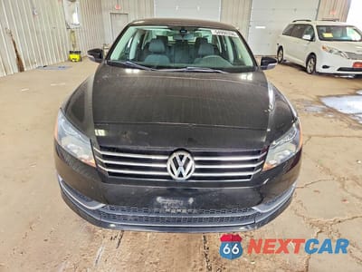 Piąte zdjęcie samochodu w środku: 2012 VOLKSWAGEN PASSAT S VIN:1VWAP7A35CC075147 - miniatura