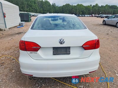 Zdjęcie 6 z 13 samochodu: 2014 VOLKSWAGEN JETTA BASE VIN:3VW2K7AJ7EM409116 - miniatura