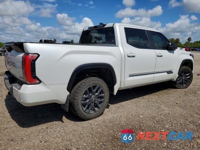 Trzecie zdjęcie samochodu z tyłu: 2025 TOYOTA TUNDRA PLATINUM HV VIN:5TFNC5DBXSX093206 - miniatura