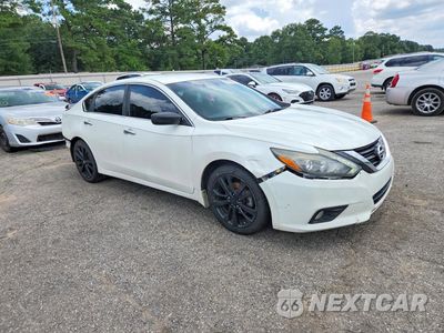 Czwarte zdjęcie samochodu z boku: 2017 NISSAN ALTIMA 2.5 SR VIN:1N4AL3AP3HC255170 - miniatura