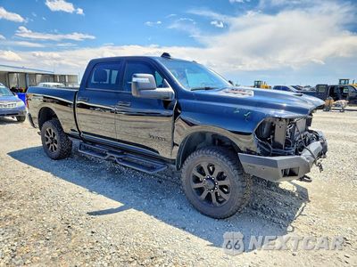 Czwarte zdjęcie samochodu z boku: 2024 RAM 2500 LARAMIE VIN:3C6UR5FJ0RG160691 - miniatura