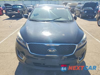 Piąte zdjęcie samochodu w środku: 2017 KIA SORENTO LX V6 VIN:5XYPGDA57HG335256 - miniatura