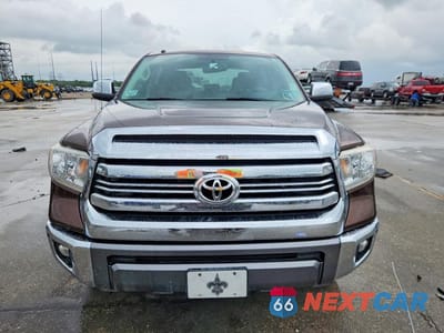 Piąte zdjęcie samochodu w środku: 2017 TOYOTA TUNDRA 1794 EDITION VIN:5TFGW5F18HX227594 - miniatura