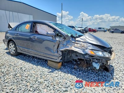 Czwarte zdjęcie samochodu z boku: 2010 HONDA CIVIC LX VIN:2HGFA1F58AH565384 - miniatura