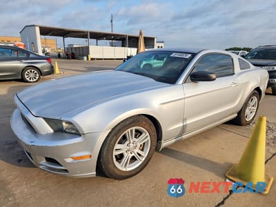 2014 FORD MUSTANG 1ZVBP8AM4E5209995 - główne zdjęcie licytacji z USA - miniatura