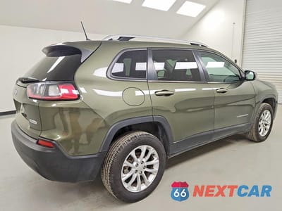 Trzecie zdjęcie samochodu z tyłu: 2021 JEEP CHEROKEE LATITUDE VIN:1C4PJLCB5MD134396 - miniatura