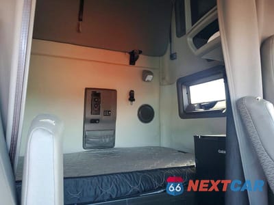Zdjęcie 6 z 10 samochodu: 2019 VOLVO VN VNL VIN:4V4NC9EH3KN206407 - miniatura