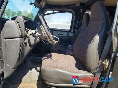 Zdjęcie 7 z 13 samochodu: 2000 JEEP WRANGLER / TJ SPORT VIN:1J4FA49S0YP707891 - miniatura