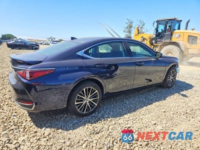 Trzecie zdjęcie samochodu z tyłu: 2025 LEXUS ES 300H BASE VIN:58ADA1C10SU066122 - miniatura