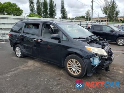 Czwarte zdjęcie samochodu z boku: 2015 TOYOTA SIENNA XLE PREMIUM 8-PASSENGER VIN:5TDYK3DC5FS689915 - miniatura