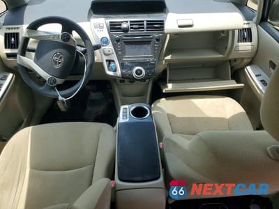 Zdjęcie 8 z 12 samochodu: 2013 TOYOTA PRIUS V THREE VIN:JTDZN3EU3D3289613 - miniatura