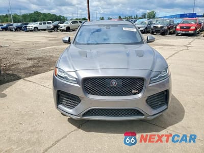 Piąte zdjęcie samochodu w środku: 2020 JAGUAR F-PACE SVR VIN:SADCZ2EE2LA637056 - miniatura