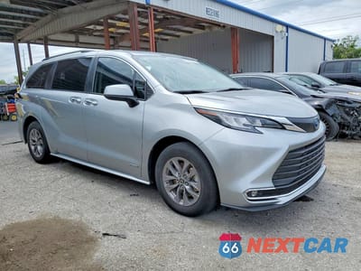 Czwarte zdjęcie samochodu z boku: 2021 TOYOTA SIENNA XLE VIN:5TDYRKEC8MS055368 - miniatura