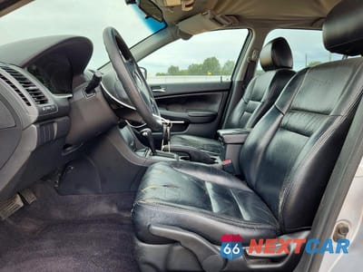 Zdjęcie 7 z 13 samochodu: 2003 HONDA ACCORD LX VIN:1HGCM56393A054896 - miniatura