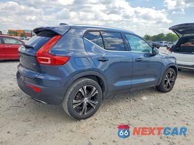 Trzecie zdjęcie samochodu z tyłu: 2020 VOLVO XC40 T5 INSCRIPTION VIN:YV4162UL1L2263283 - miniatura