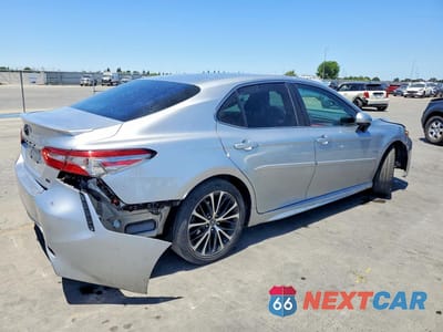 Trzecie zdjęcie samochodu z tyłu: 2018 TOYOTA CAMRY SE VIN:4T1B11HK0JU103619 - miniatura