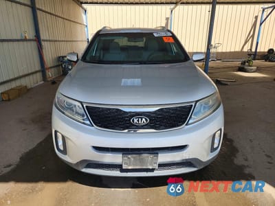 Piąte zdjęcie samochodu w środku: 2014 KIA SORENTO LX VIN:5XYKTDA71EG475001 - miniatura