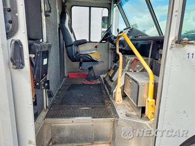 Zdjęcie 7 z 13 samochodu: 2000 FORD E350 DELIVERY TRUCK VIN:1FCJE39L5YHA77531 - miniatura