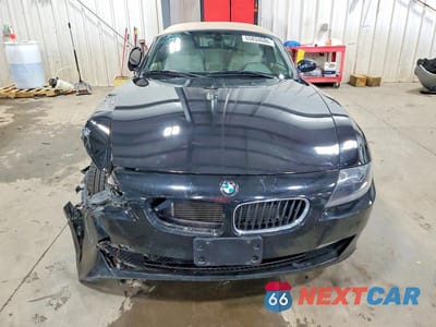 Piąte zdjęcie samochodu w środku: 2006 BMW Z4 3.0 VIN:4USBU33506LW67920 - miniatura