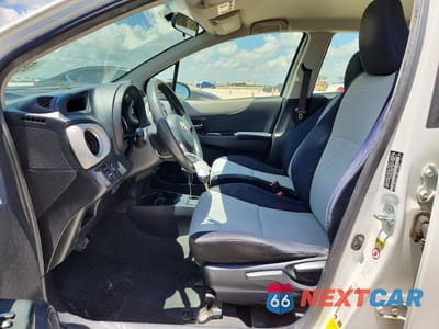 Zdjęcie 7 z 12 samochodu: 2012 TOYOTA YARIS 5-DOOR LE VIN:JTDKTUD39CD519329 - miniatura