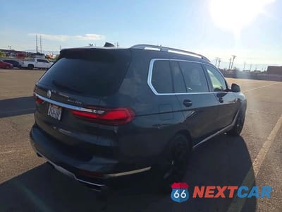 Czwarte zdjęcie samochodu z boku: 2019 BMW X7 XDRIVE50I VIN:5UXCX4C53KLS35998 - miniatura
