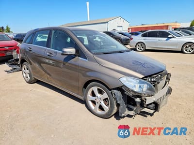 Czwarte zdjęcie samochodu z boku: 2013 MERCEDES-BENZ B250 VIN:WDDMH4EB1DJ164438 - miniatura
