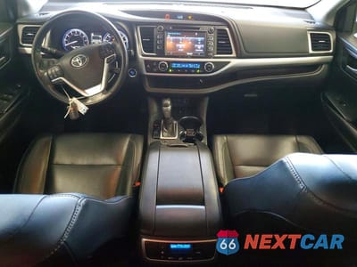 Zdjęcie 8 z 13 samochodu: 2017 TOYOTA HIGHLANDER XLE VIN:5TDJZRFH5HS470111 - miniatura