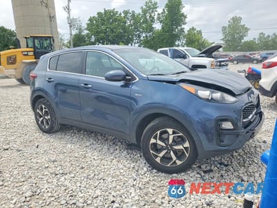 Czwarte zdjęcie samochodu z boku: 2022 KIA SPORTAGE LX VIN:KNDPMCAC9N7954807 - miniatura