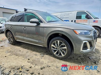 Czwarte zdjęcie samochodu z boku: 2024 AUDI Q5 PREMIUM PLUS 45 VIN:WA1EAAFY9R2132403 - miniatura
