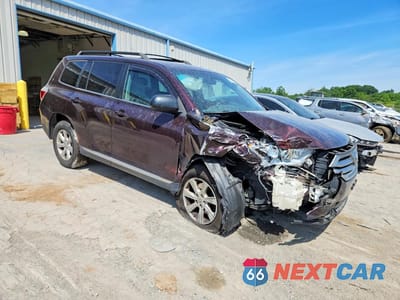 Czwarte zdjęcie samochodu z boku: 2013 TOYOTA HIGHLANDER BASE VIN:5TDBK3EH7DS270316 - miniatura