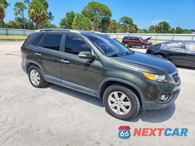 Czwarte zdjęcie samochodu z boku: 2011 KIA SORENTO LX VIN:5XYKT3A13BG119344 - miniatura