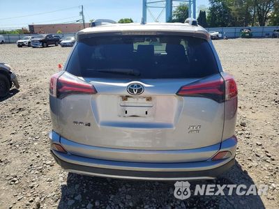 Zdjęcie 6 z 12 samochodu: 2018 TOYOTA RAV4 XLE VIN:JTMRFREV4JJ216282 - miniatura