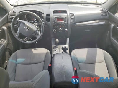 Zdjęcie 8 z 13 samochodu: 2013 KIA SORENTO LX VIN:5XYKTDA26DG349722 - miniatura