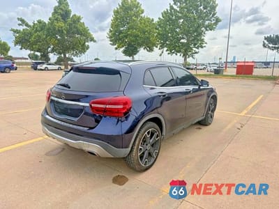 Czwarte zdjęcie samochodu z boku: 2019 MERCEDES-BENZ GLA 250 VIN:WDCTG4EB2KU003952 - miniatura