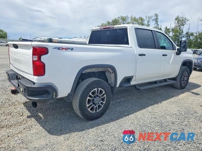 Trzecie zdjęcie samochodu z tyłu: 2023 CHEVROLET SILVERADO K3500 VIN:2GC4YSEY7P1712105 - miniatura