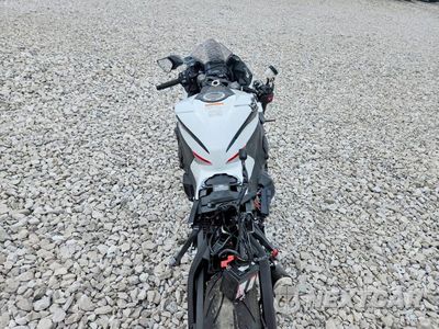 Zdjęcie 6 z 8 samochodu: 2026 HONDA CBR1000 RR VIN:JH2SC7711TK900624 - miniatura