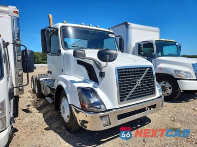 2016 VOLVO VNL SEMI TRUCK 4V4NC9EG8GN974902 - główne zdjęcie licytacji z USA - miniatura