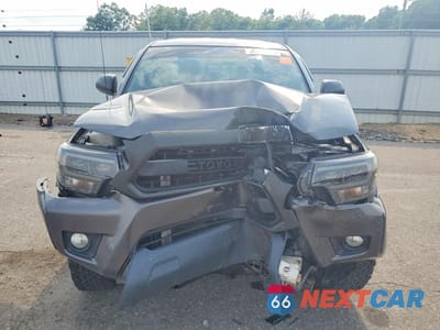 Piąte zdjęcie samochodu w środku: 2015 TOYOTA TACOMA V6 VIN:3TMLU4EN6FM178661 - miniatura