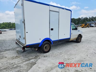 Trzecie zdjęcie samochodu z tyłu: 2023 FORD E350 REFRIGERATED BOX TRUCK VIN:1FDWE3FK8PDD25001 - miniatura