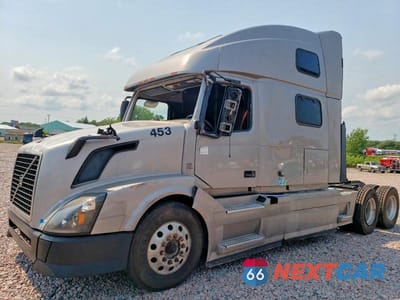 Drugie zdjęcie samochodu z przodu: 2018 VOLVO VNL SEMI TRUCK VIN:4V4NC9EH4JN996721 - miniatura