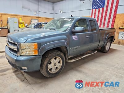 2007 CHEVROLET SILVERADO K1500 2GCEK19J371722157 - główne zdjęcie licytacji z USA - miniatura